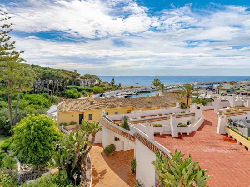 PRICE REDUCED - BEACHFRONT OPPORTUNITY and a Perfect rental investment.