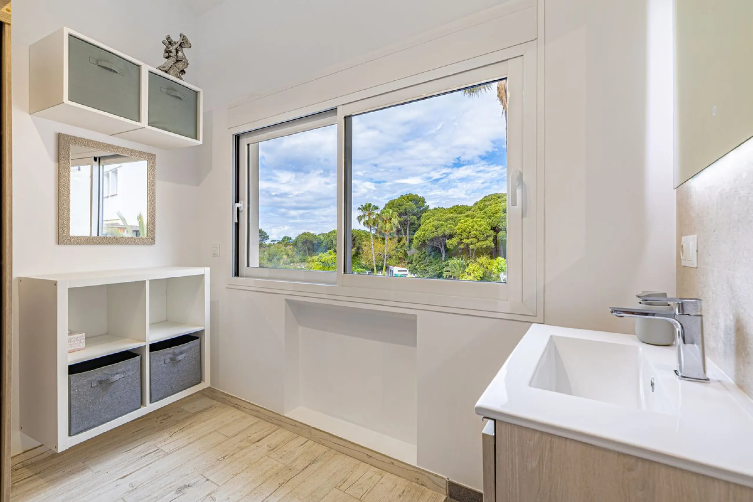 PRICE REDUCED - BEACHFRONT OPPORTUNITY and a Perfect rental investment.