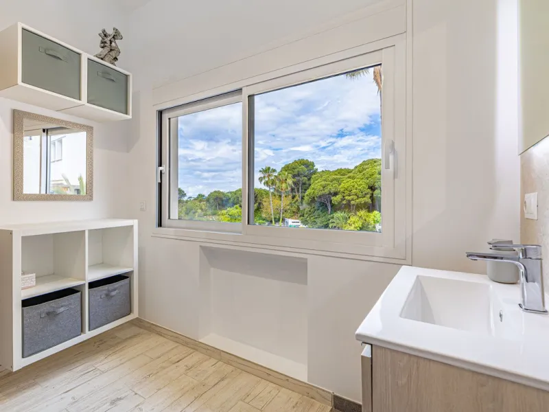 PRICE REDUCED - BEACHFRONT OPPORTUNITY and a Perfect rental investment.