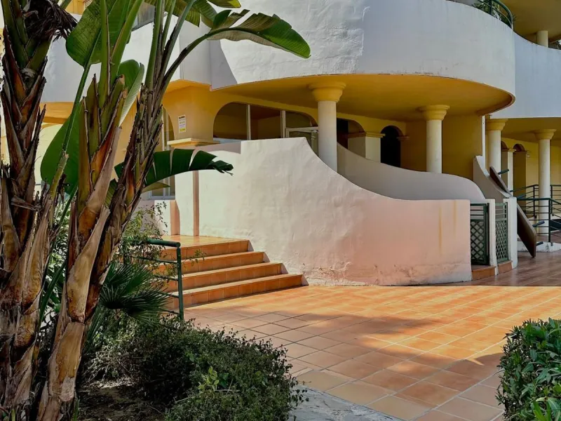 Apartment - Duplex в продаже в Marbella, Málaga. В доме 3 спален и 2 ванных комнат. Площадь дома 130 м²