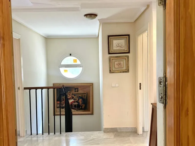 Apartment - Duplex в продаже в Marbella, Málaga. В доме 3 спален и 2 ванных комнат. Площадь дома 130 м²