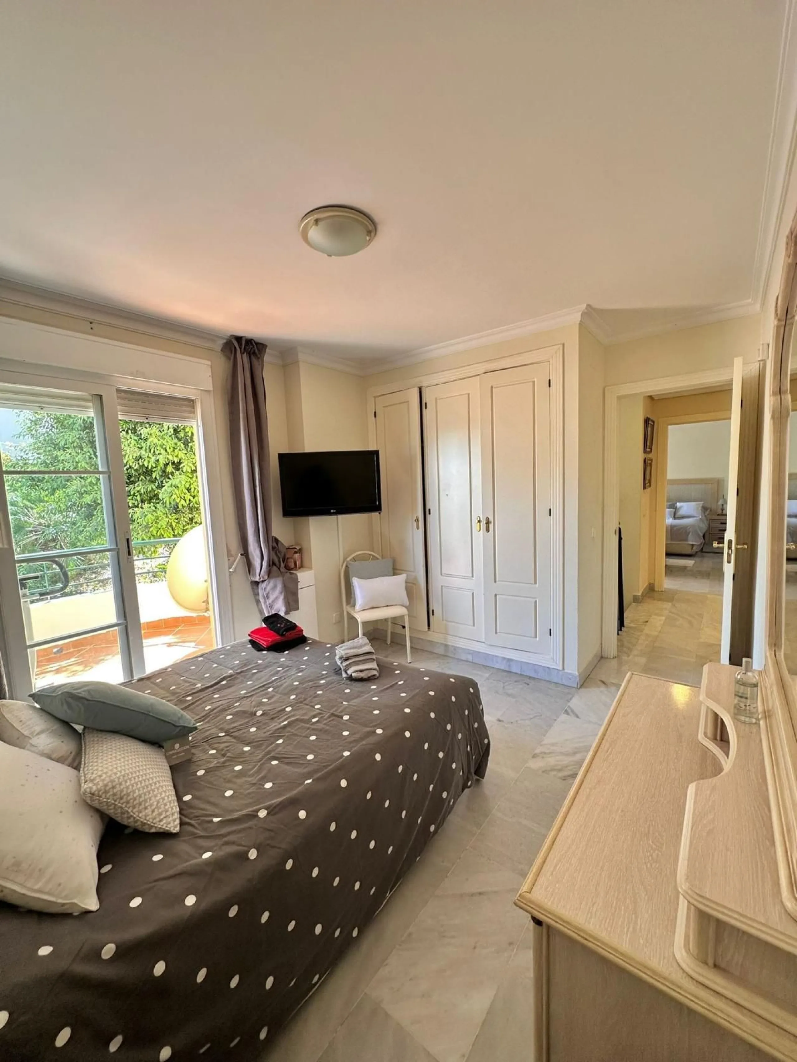 Apartment - Duplex в продаже в Marbella, Málaga. В доме 3 спален и 2 ванных комнат. Площадь дома 130 м²