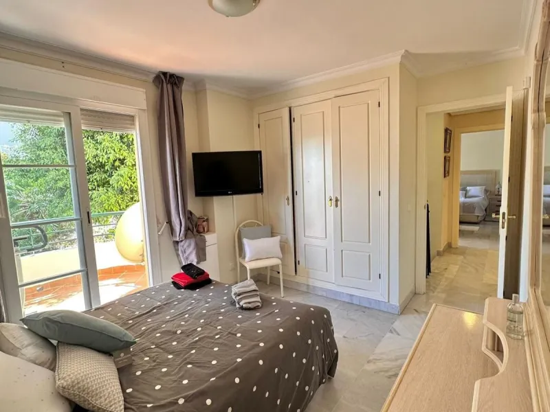Apartment - Duplex в продаже в Marbella, Málaga. В доме 3 спален и 2 ванных комнат. Площадь дома 130 м²