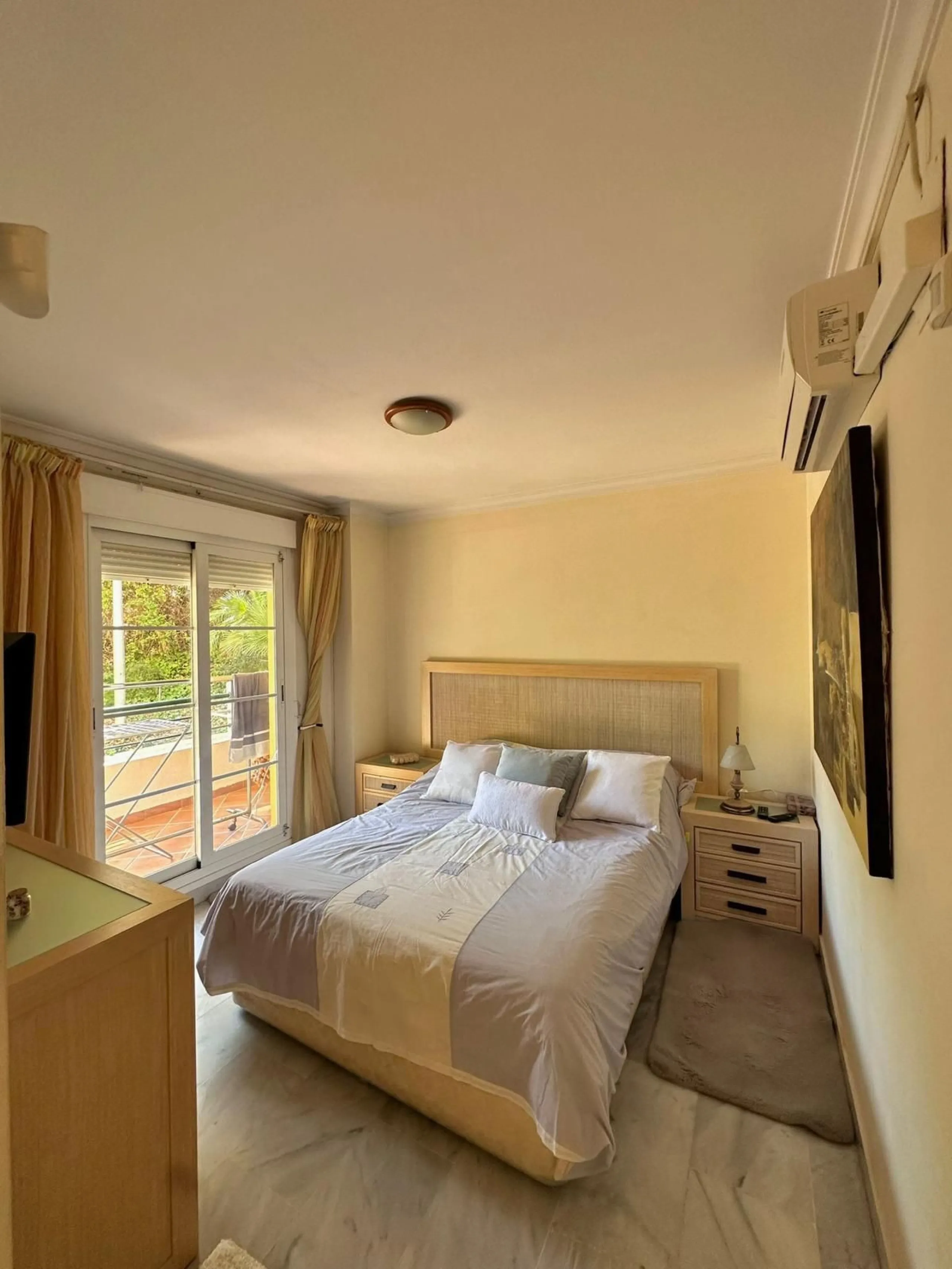Apartment - Duplex в продаже в Marbella, Málaga. В доме 3 спален и 2 ванных комнат. Площадь дома 130 м²