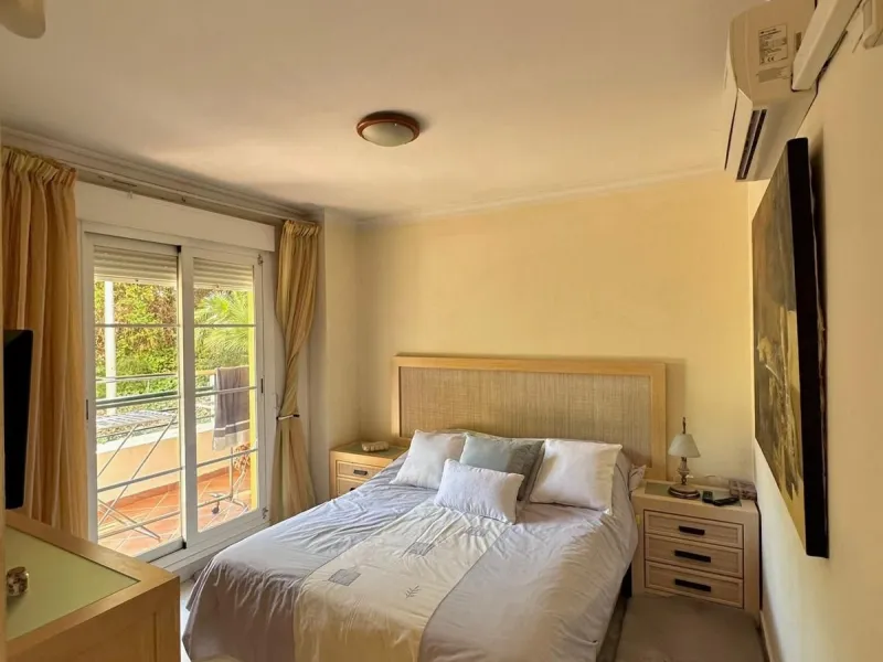Apartment - Duplex в продаже в Marbella, Málaga. В доме 3 спален и 2 ванных комнат. Площадь дома 130 м²