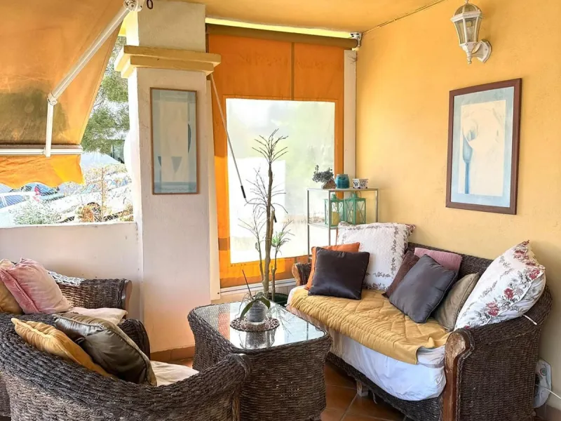 Apartment - Duplex в продаже в Marbella, Málaga. В доме 3 спален и 2 ванных комнат. Площадь дома 130 м²
