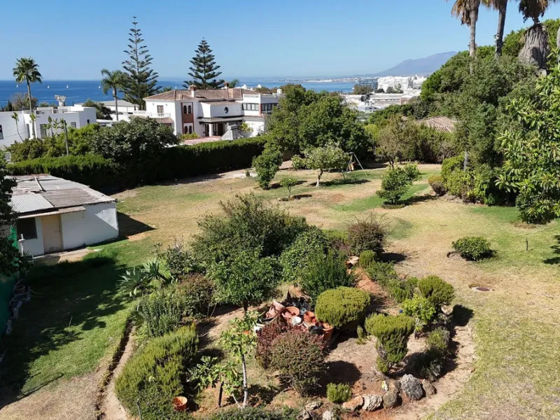 House - Detached Villa в продаже в Marbella, Málaga. В доме 4 спален и 3 ванных комнат. Площадь дома 422 м². Площадь участка 3000 м²