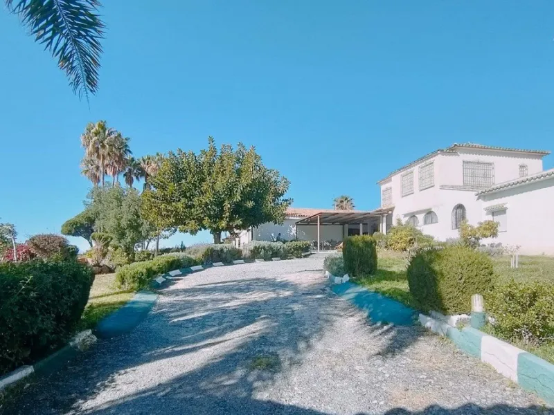 Finca with Sea & Port Views – Marbella,