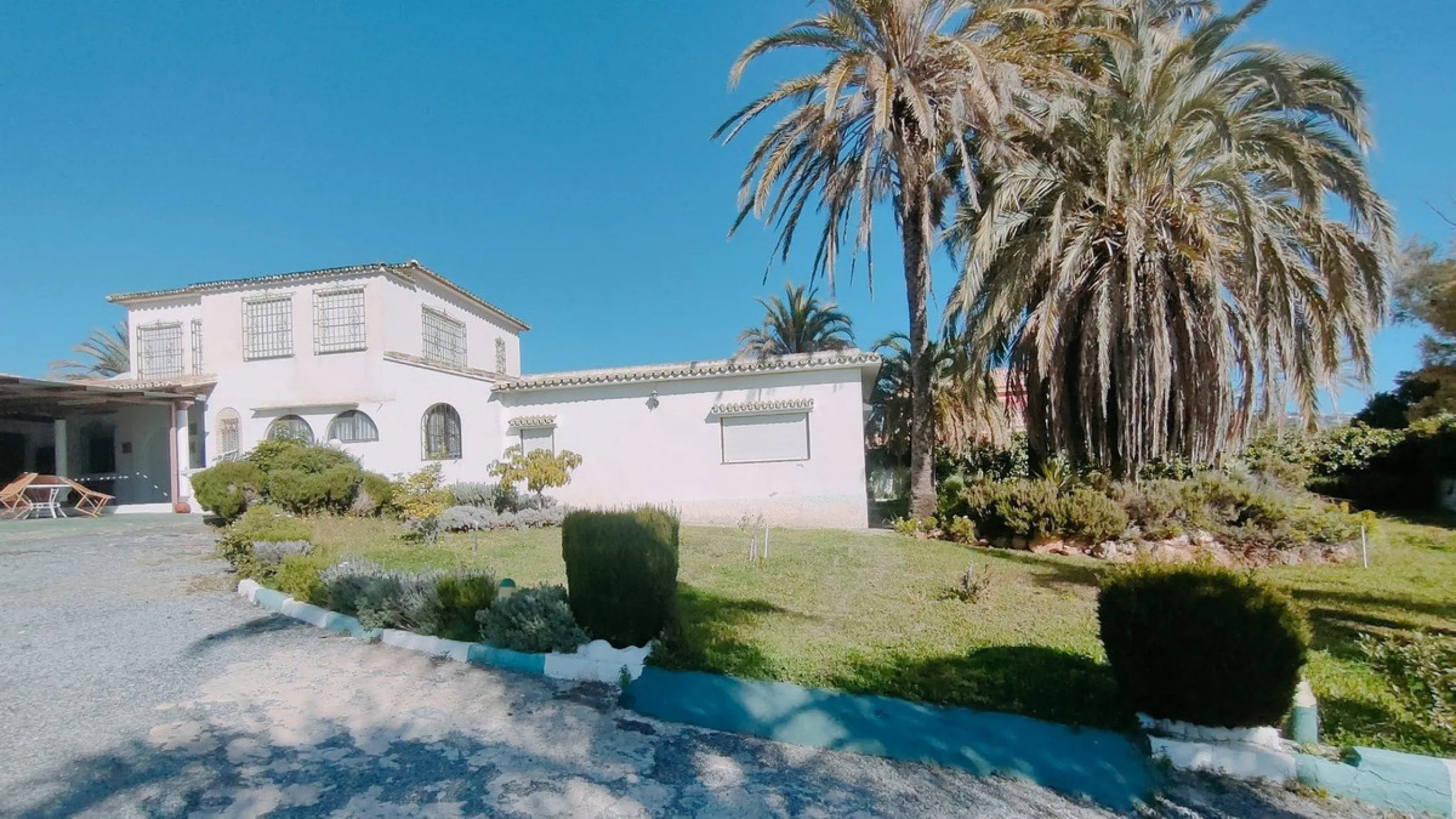 Finca with Sea & Port Views – Marbella,