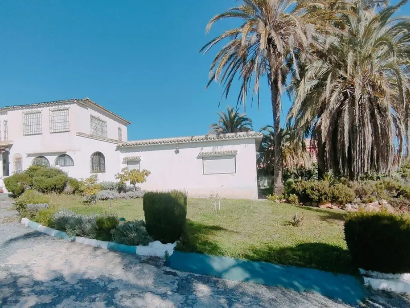 Finca with Sea & Port Views – Marbella,