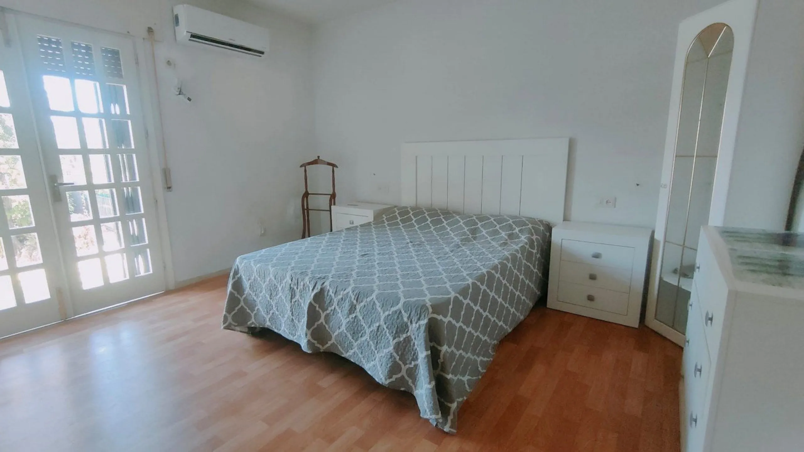 Finca with Sea & Port Views – Marbella,