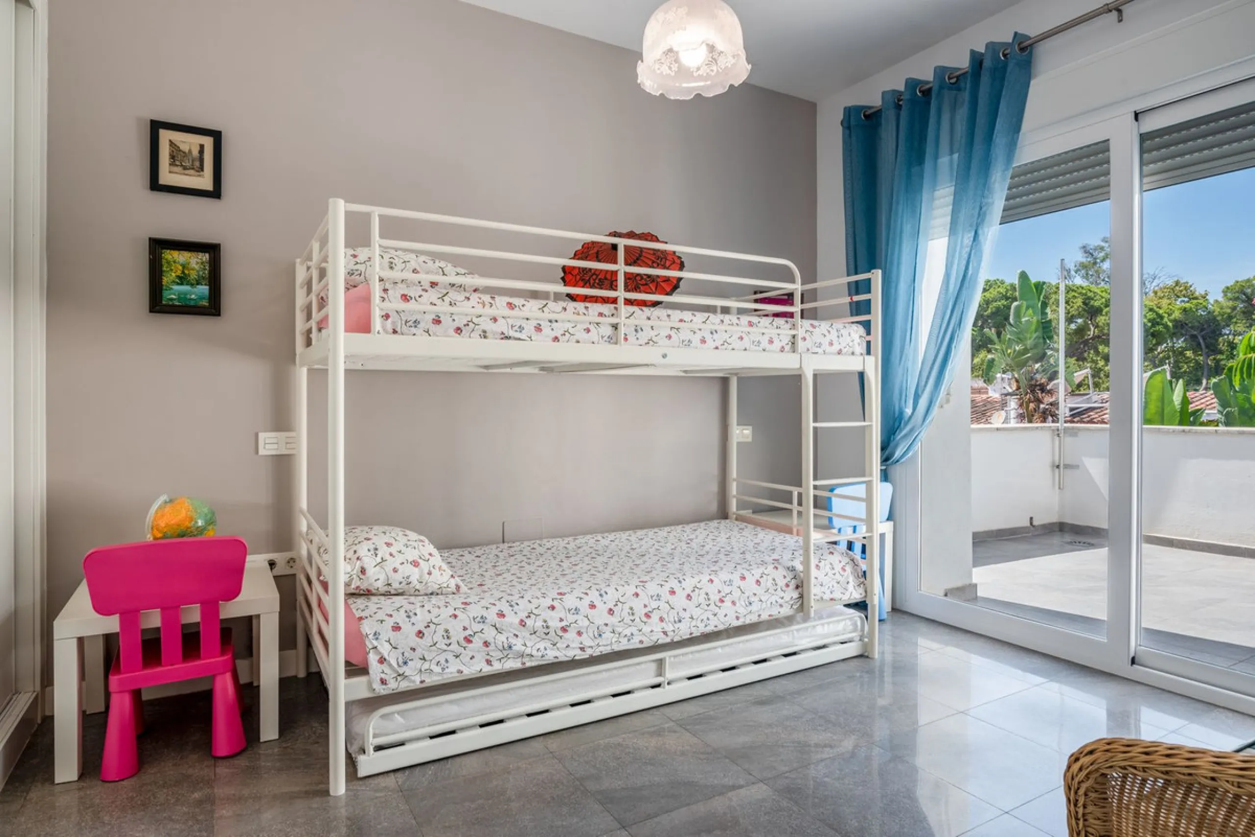 House - Detached Villa в продаже в Marbella, Málaga. В доме 4 спален и 2 ванных комнат. Площадь дома 166 м². Площадь участка 415 м²