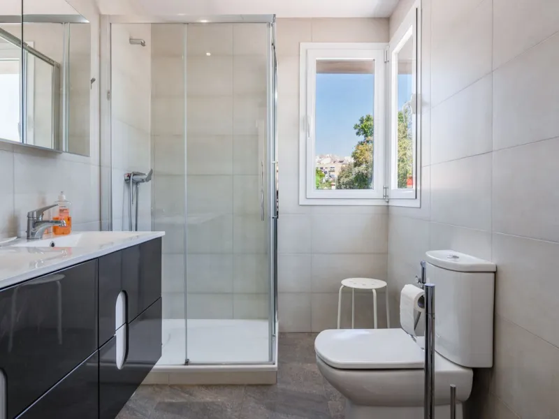 House - Detached Villa в продаже в Marbella, Málaga. В доме 4 спален и 2 ванных комнат. Площадь дома 166 м². Площадь участка 415 м²