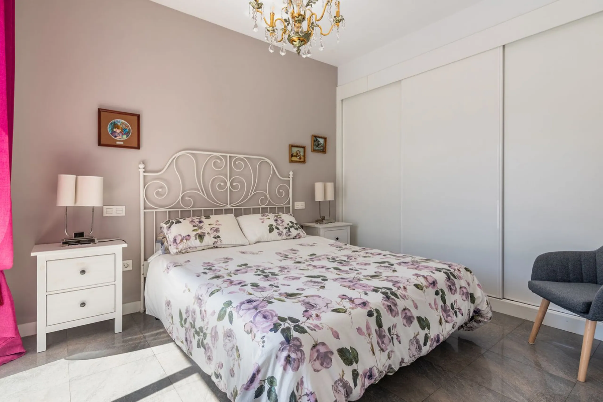 House - Detached Villa в продаже в Marbella, Málaga. В доме 4 спален и 2 ванных комнат. Площадь дома 166 м². Площадь участка 415 м²