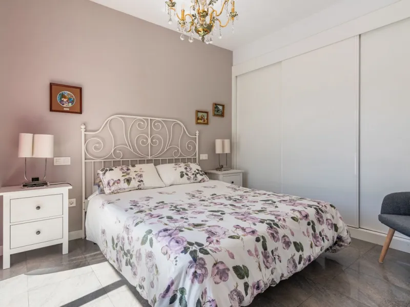 House - Detached Villa в продаже в Marbella, Málaga. В доме 4 спален и 2 ванных комнат. Площадь дома 166 м². Площадь участка 415 м²