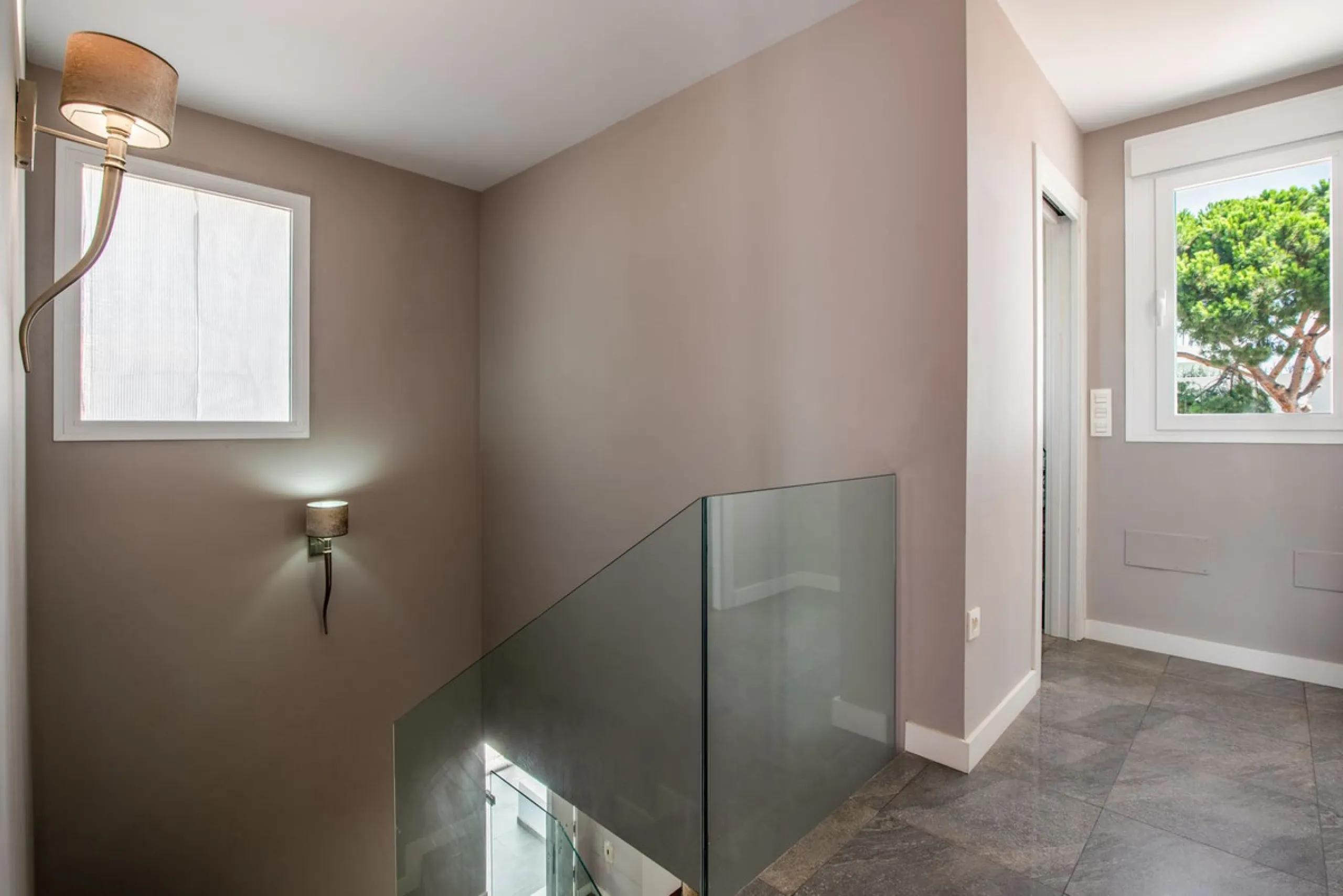 House - Detached Villa в продаже в Marbella, Málaga. В доме 4 спален и 2 ванных комнат. Площадь дома 166 м². Площадь участка 415 м²