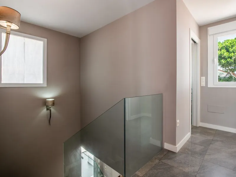 House - Detached Villa в продаже в Marbella, Málaga. В доме 4 спален и 2 ванных комнат. Площадь дома 166 м². Площадь участка 415 м²