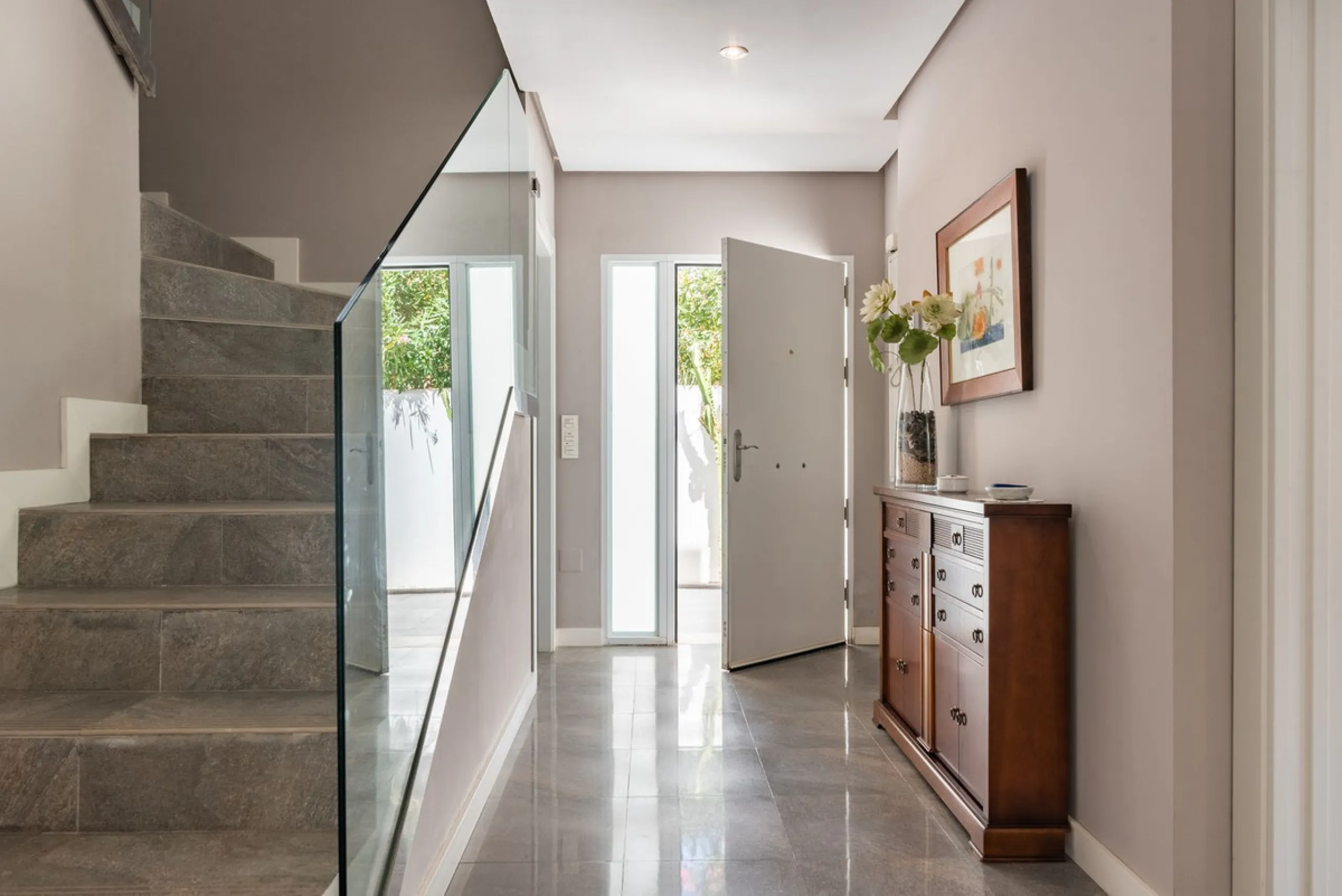 House - Detached Villa в продаже в Marbella, Málaga. В доме 4 спален и 2 ванных комнат. Площадь дома 166 м². Площадь участка 415 м²