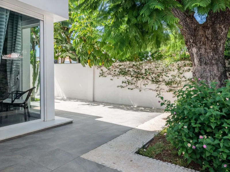 House - Detached Villa в продаже в Marbella, Málaga. В доме 4 спален и 2 ванных комнат. Площадь дома 166 м². Площадь участка 415 м²