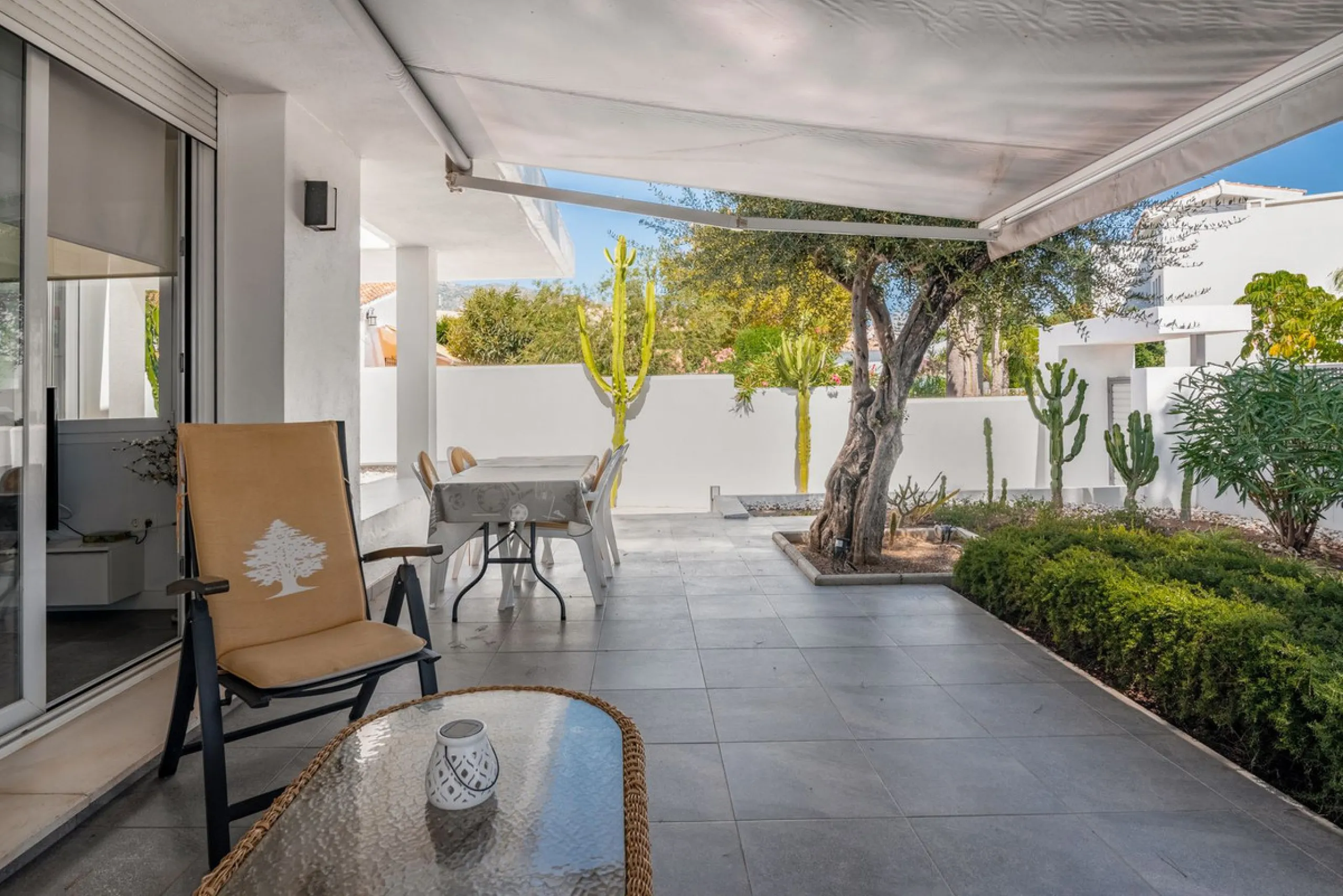 House - Detached Villa в продаже в Marbella, Málaga. В доме 4 спален и 2 ванных комнат. Площадь дома 166 м². Площадь участка 415 м²