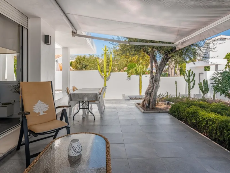 House - Detached Villa в продаже в Marbella, Málaga. В доме 4 спален и 2 ванных комнат. Площадь дома 166 м². Площадь участка 415 м²