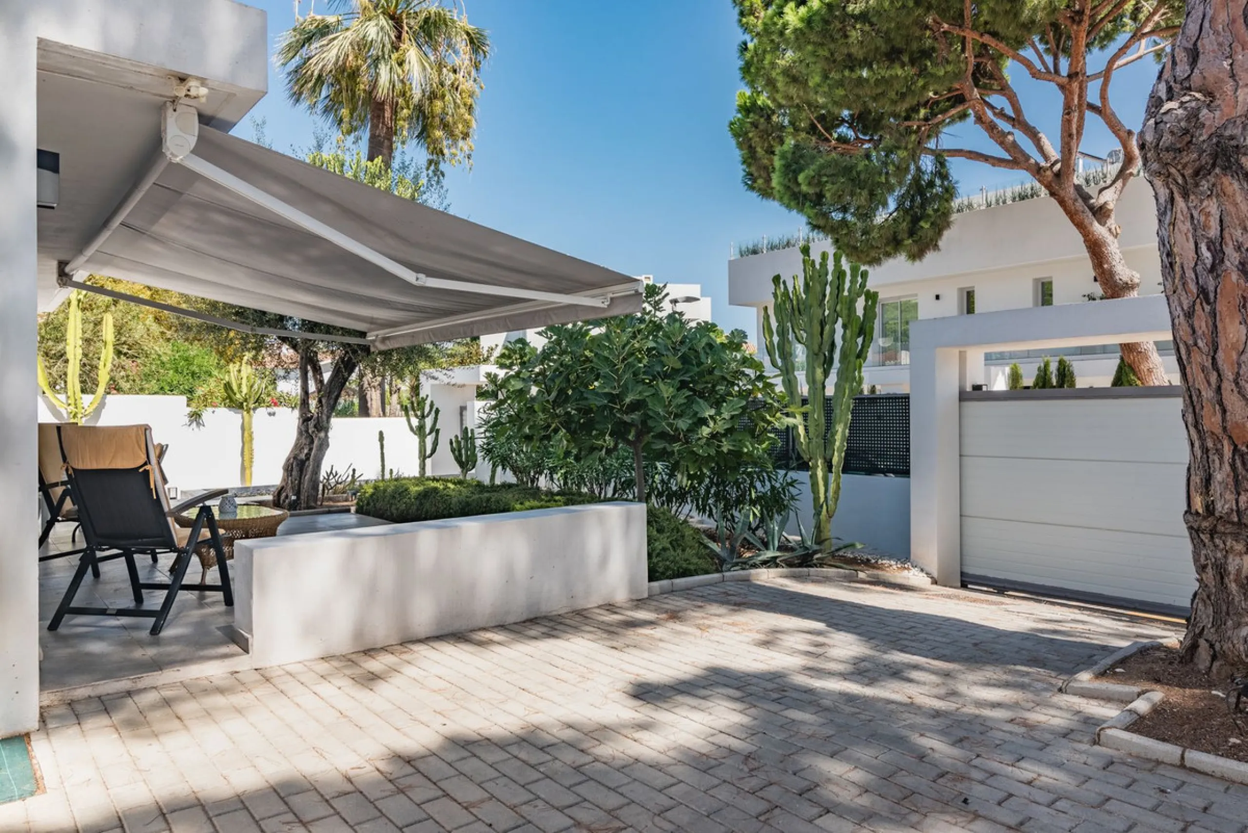 House - Detached Villa в продаже в Marbella, Málaga. В доме 4 спален и 2 ванных комнат. Площадь дома 166 м². Площадь участка 415 м²