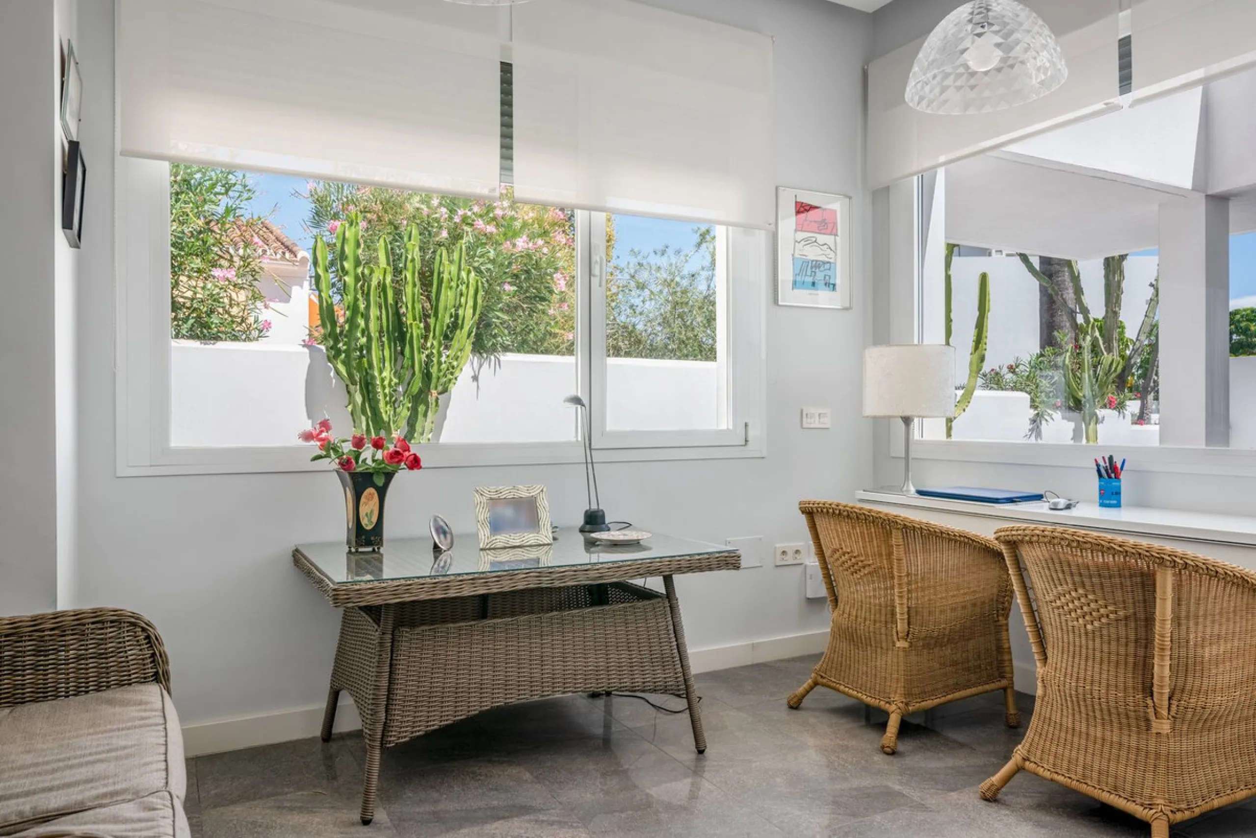 House - Detached Villa в продаже в Marbella, Málaga. В доме 4 спален и 2 ванных комнат. Площадь дома 166 м². Площадь участка 415 м²