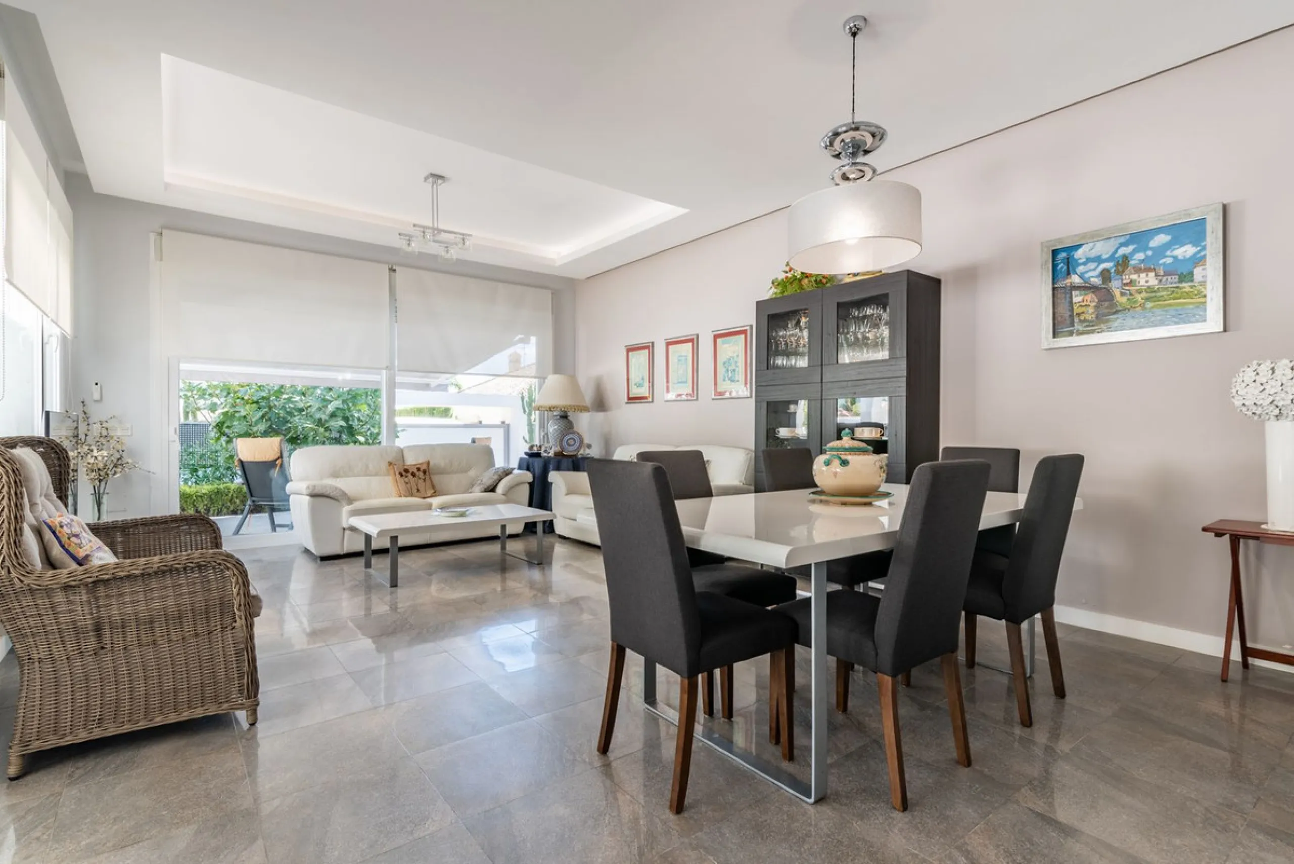 House - Detached Villa в продаже в Marbella, Málaga. В доме 4 спален и 2 ванных комнат. Площадь дома 166 м². Площадь участка 415 м²