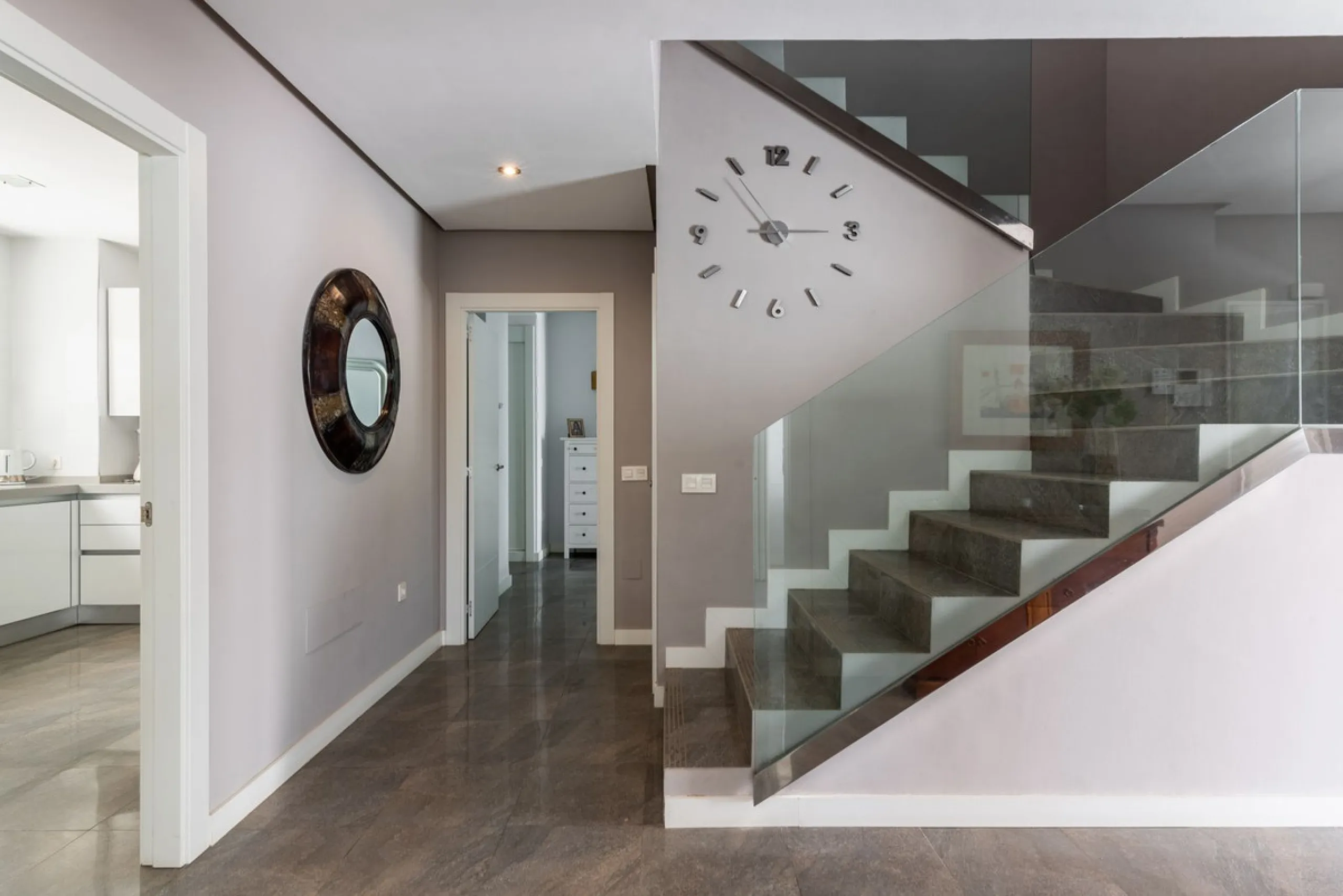 House - Detached Villa в продаже в Marbella, Málaga. В доме 4 спален и 2 ванных комнат. Площадь дома 166 м². Площадь участка 415 м²