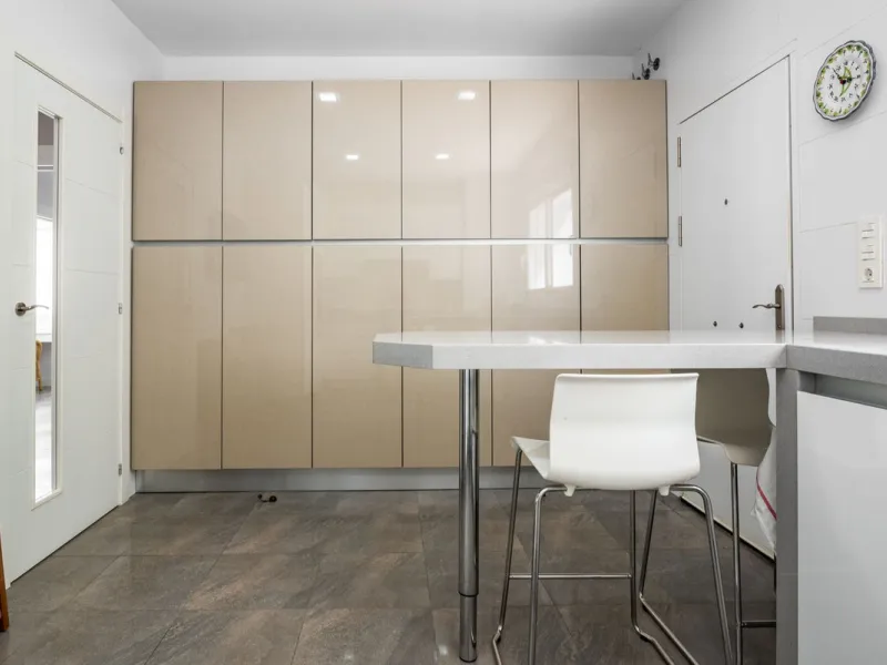House - Detached Villa в продаже в Marbella, Málaga. В доме 4 спален и 2 ванных комнат. Площадь дома 166 м². Площадь участка 415 м²