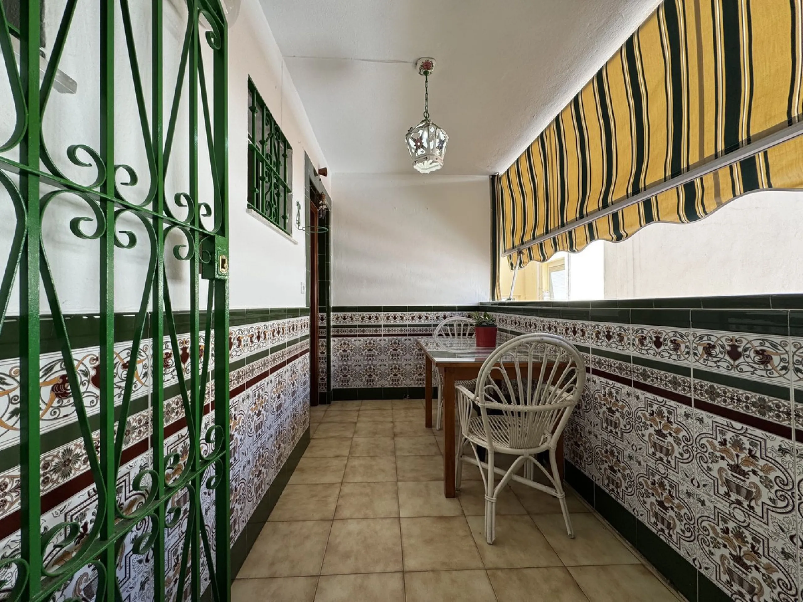 Apartment - Middle Floor Apartment в продаже в Fuengirola, Málaga. В доме 3 спален и 1 ванных комнат. Площадь дома 94 м²