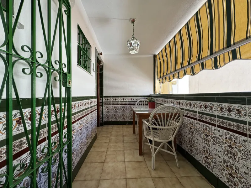 Apartment - Middle Floor Apartment в продаже в Fuengirola, Málaga. В доме 3 спален и 1 ванных комнат. Площадь дома 94 м²