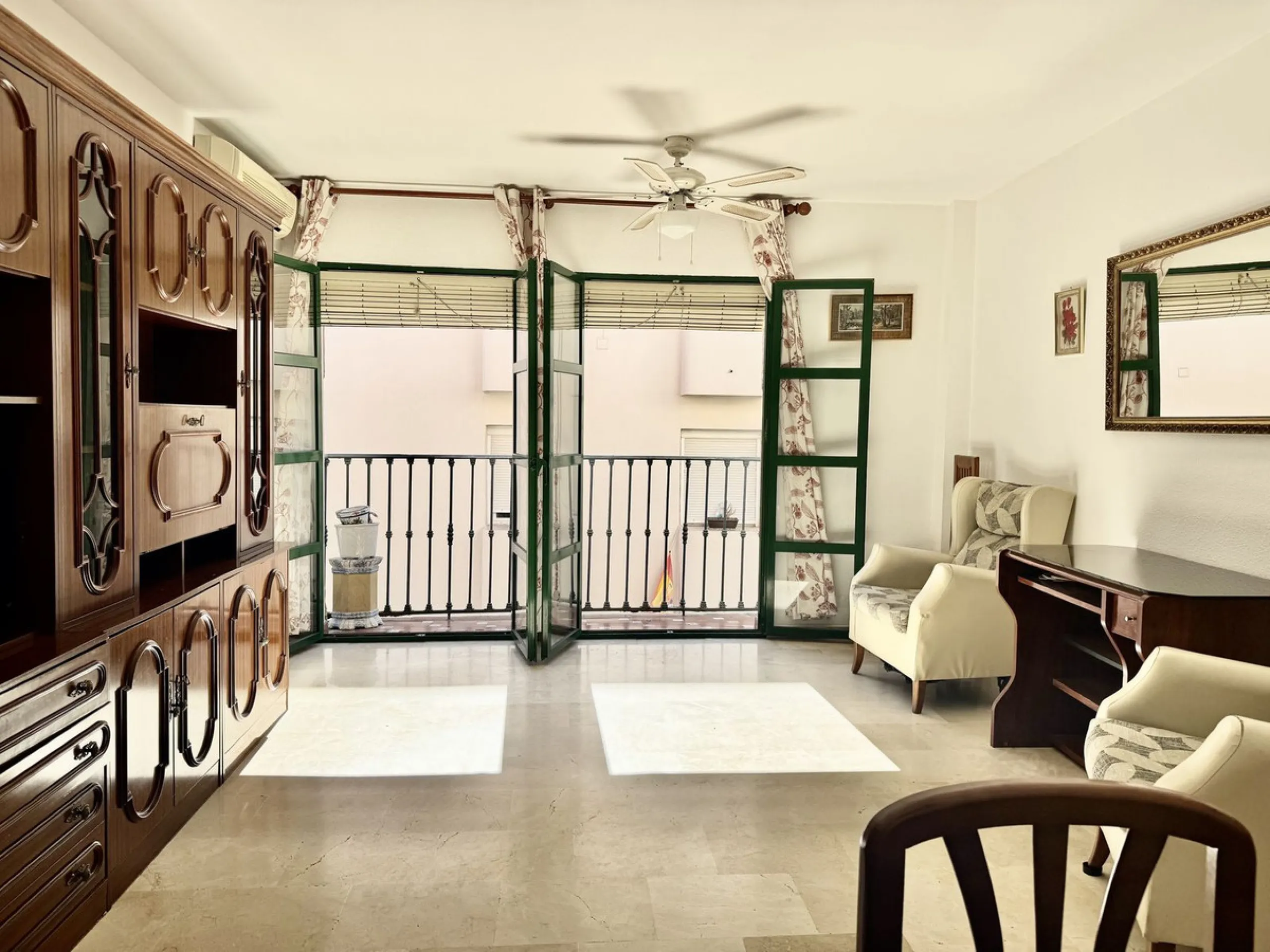 Apartment - Middle Floor Apartment в продаже в Fuengirola, Málaga. В доме 3 спален и 1 ванных комнат. Площадь дома 94 м²