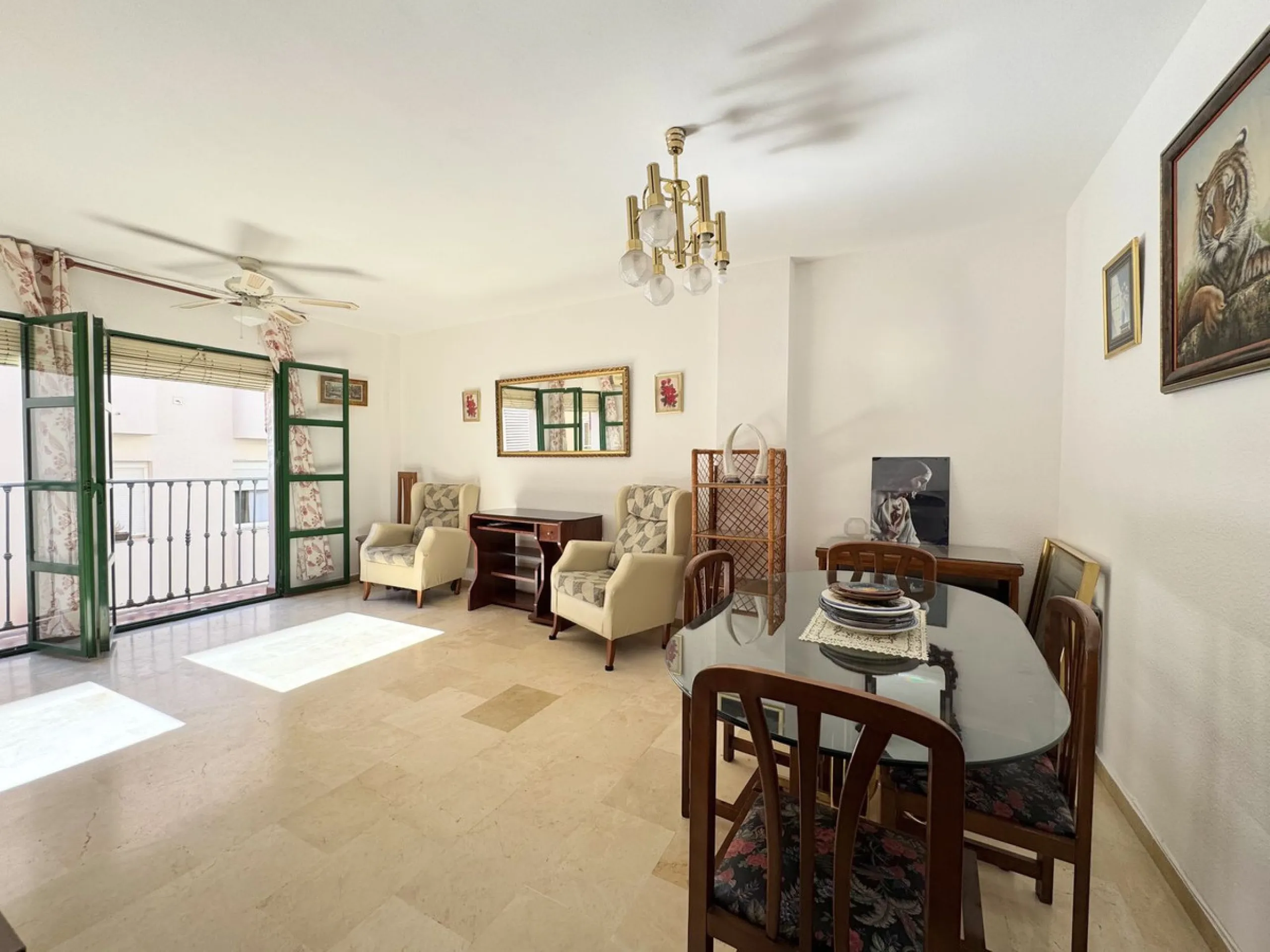 Apartment - Middle Floor Apartment в продаже в Fuengirola, Málaga. В доме 3 спален и 1 ванных комнат. Площадь дома 94 м²