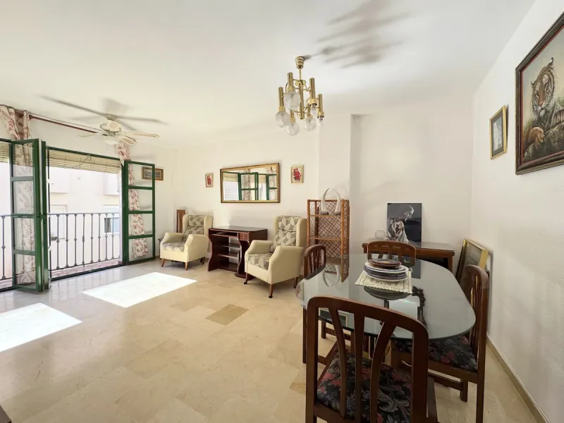 Apartment - Middle Floor Apartment в продаже в Fuengirola, Málaga. В доме 3 спален и 1 ванных комнат. Площадь дома 94 м²