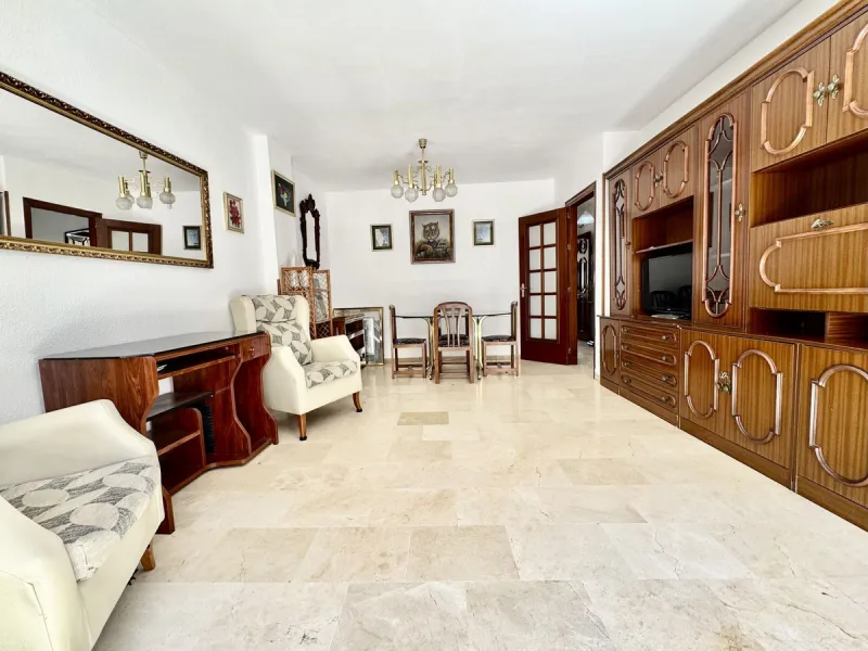Apartment - Middle Floor Apartment в продаже в Fuengirola, Málaga. В доме 3 спален и 1 ванных комнат. Площадь дома 94 м²