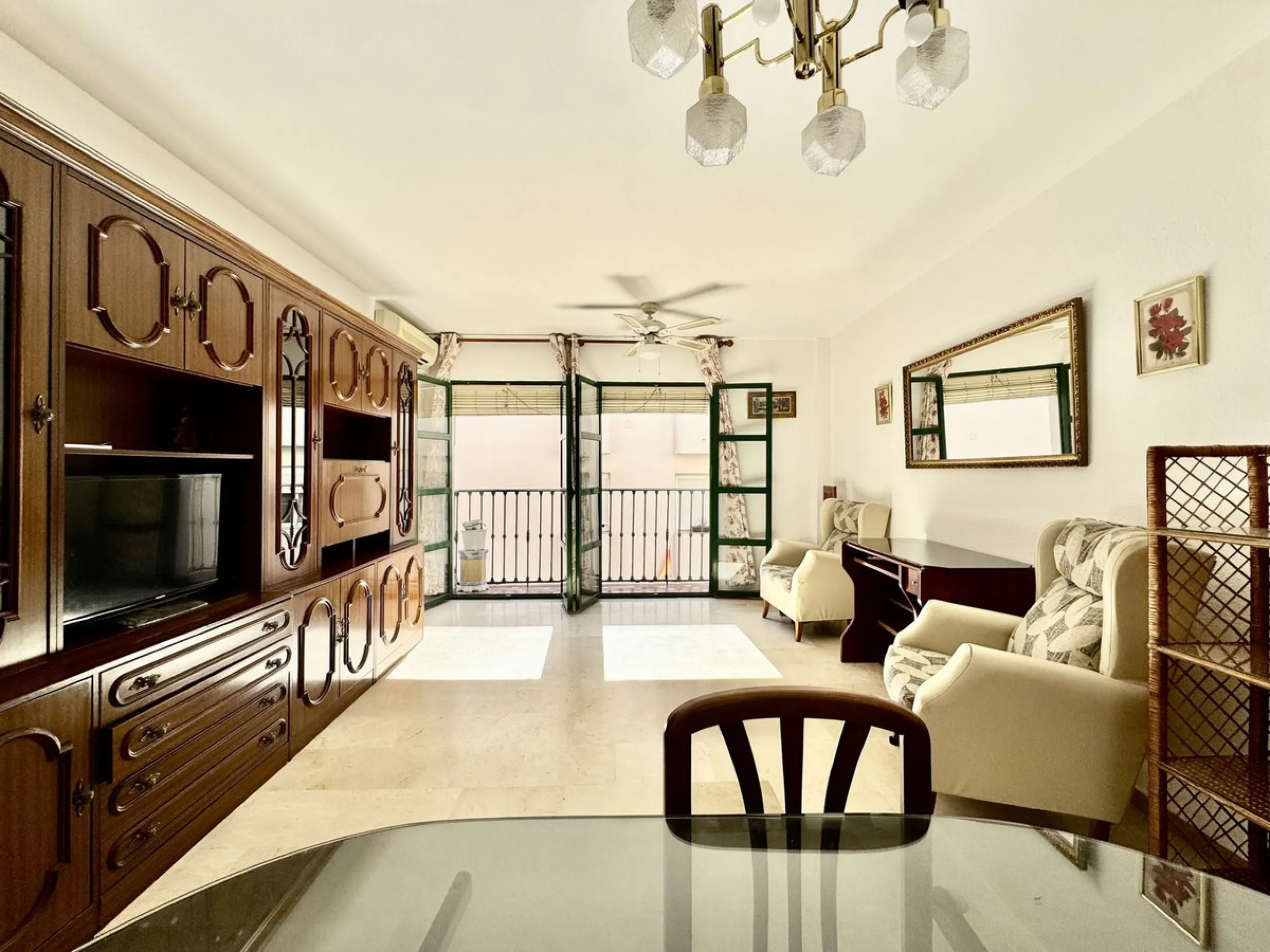 Apartment - Middle Floor Apartment в продаже в Fuengirola, Málaga. В доме 3 спален и 1 ванных комнат. Площадь дома 94 м²