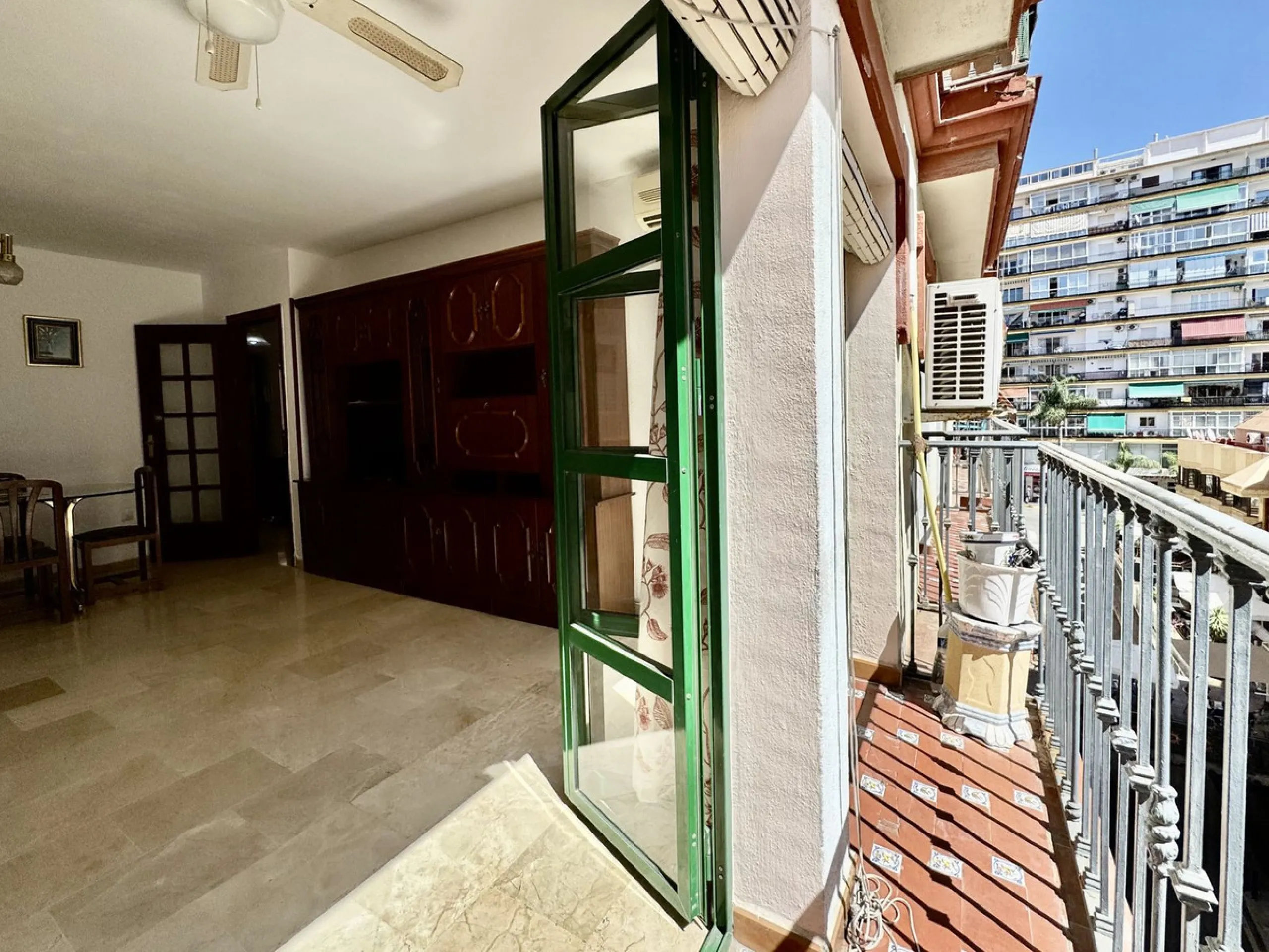 Apartment - Middle Floor Apartment в продаже в Fuengirola, Málaga. В доме 3 спален и 1 ванных комнат. Площадь дома 94 м²