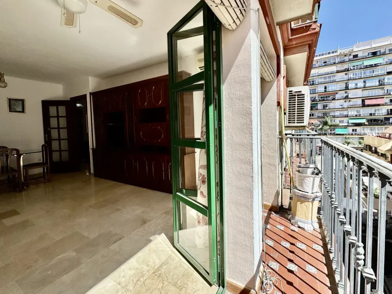 Apartment - Middle Floor Apartment в продаже в Fuengirola, Málaga. В доме 3 спален и 1 ванных комнат. Площадь дома 94 м²