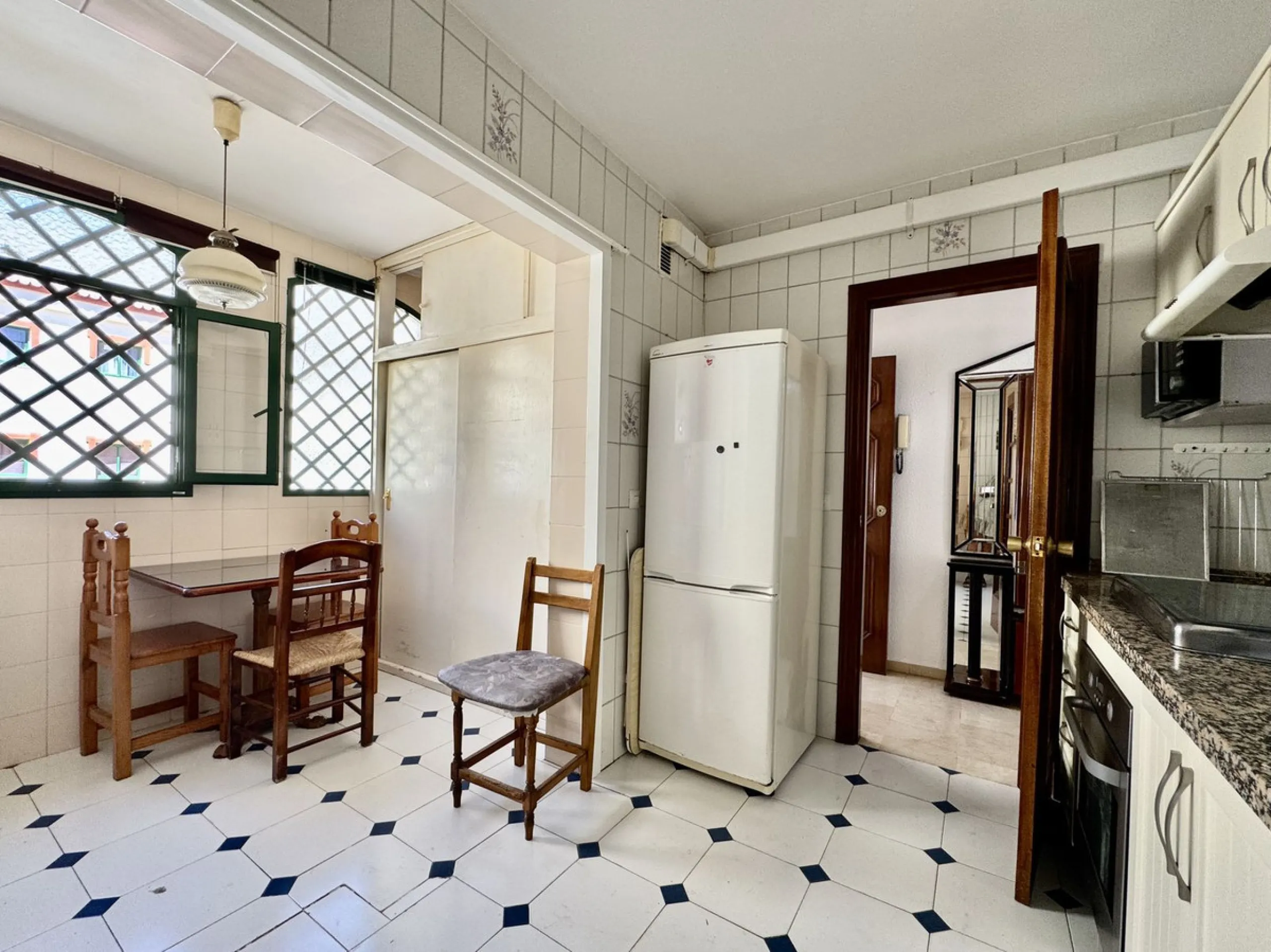 Apartment - Middle Floor Apartment в продаже в Fuengirola, Málaga. В доме 3 спален и 1 ванных комнат. Площадь дома 94 м²