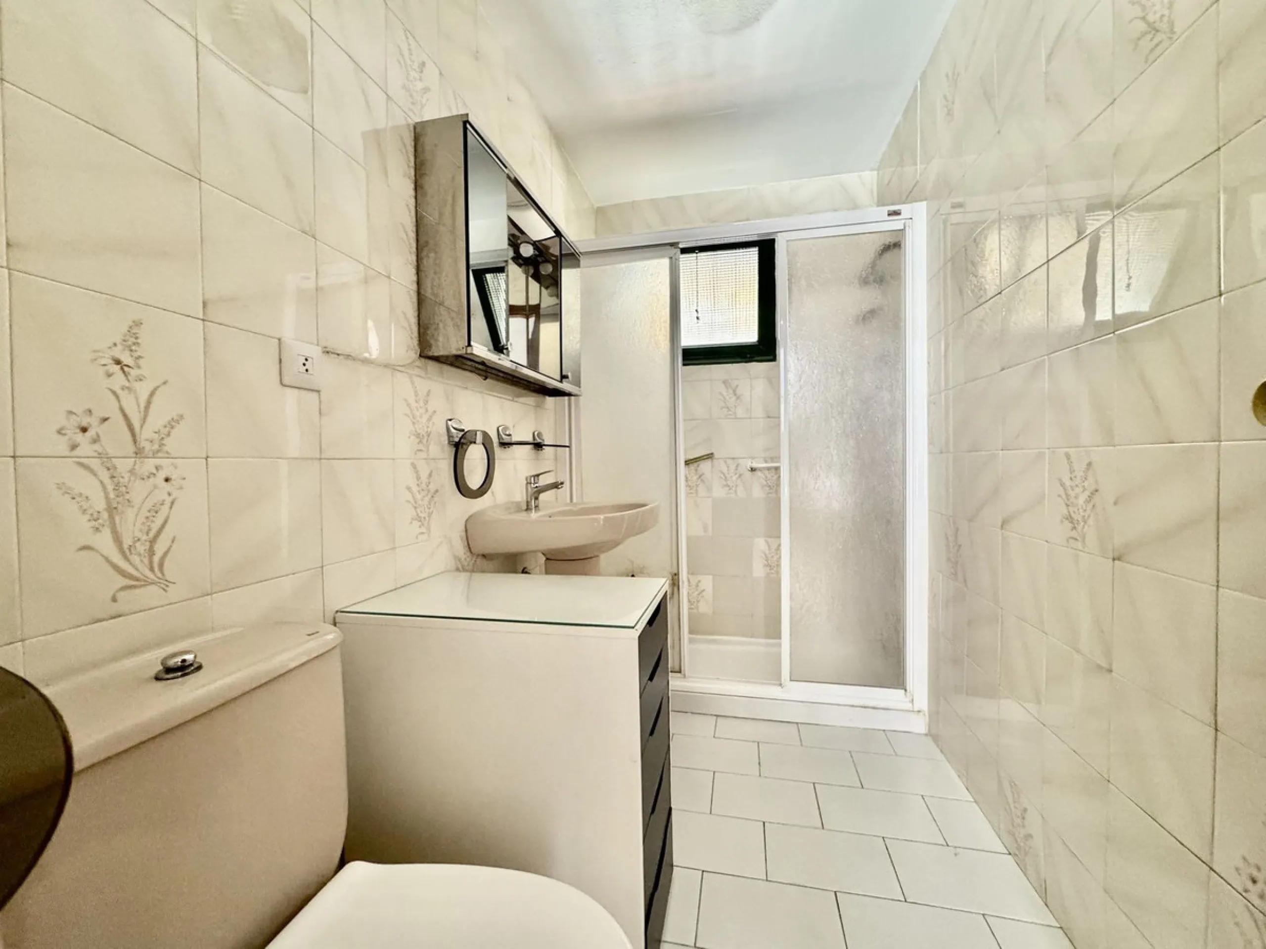 Apartment - Middle Floor Apartment в продаже в Fuengirola, Málaga. В доме 3 спален и 1 ванных комнат. Площадь дома 94 м²