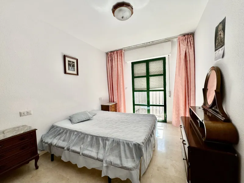 Apartment - Middle Floor Apartment в продаже в Fuengirola, Málaga. В доме 3 спален и 1 ванных комнат. Площадь дома 94 м²
