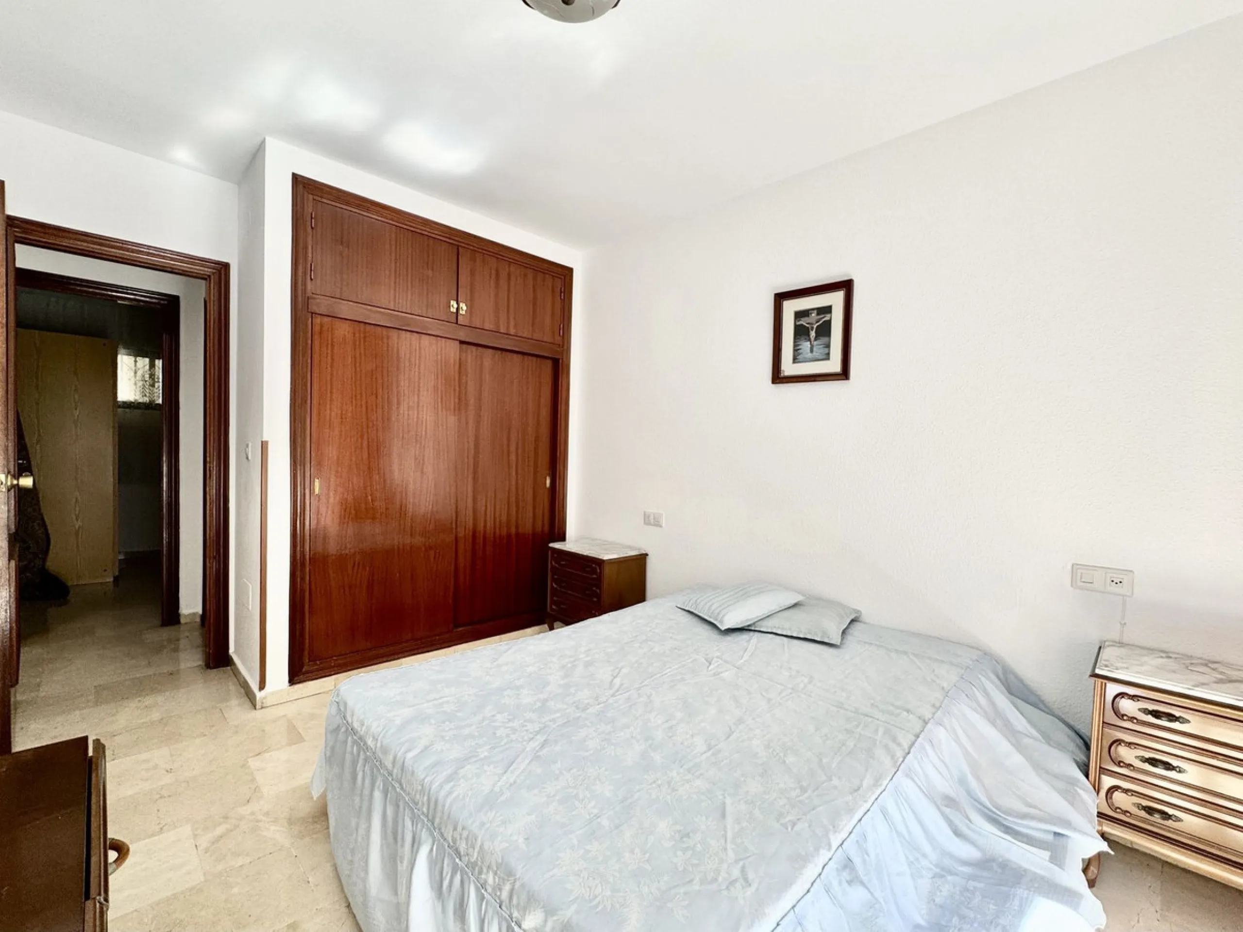 Apartment - Middle Floor Apartment в продаже в Fuengirola, Málaga. В доме 3 спален и 1 ванных комнат. Площадь дома 94 м²