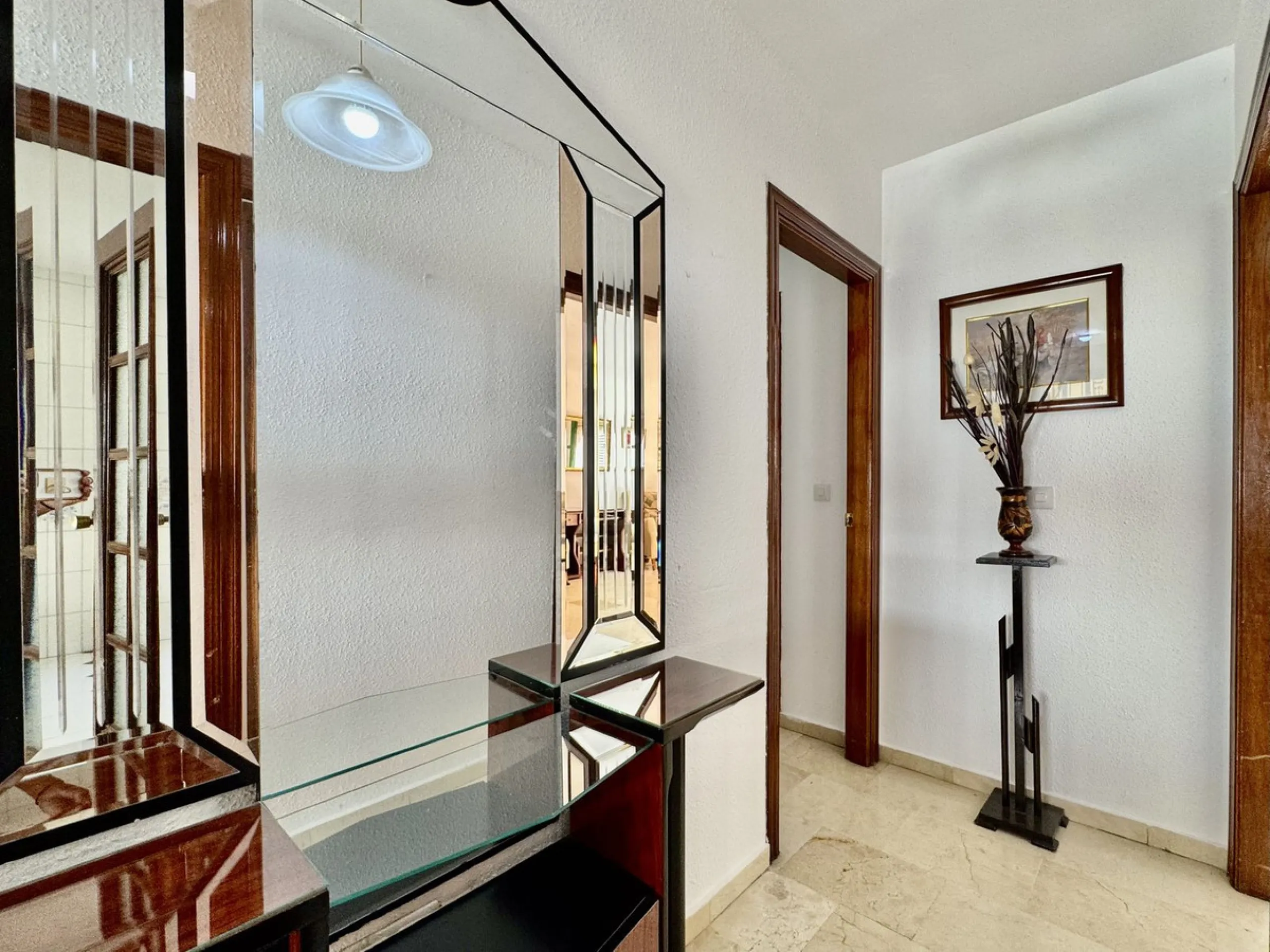 Apartment - Middle Floor Apartment в продаже в Fuengirola, Málaga. В доме 3 спален и 1 ванных комнат. Площадь дома 94 м²
