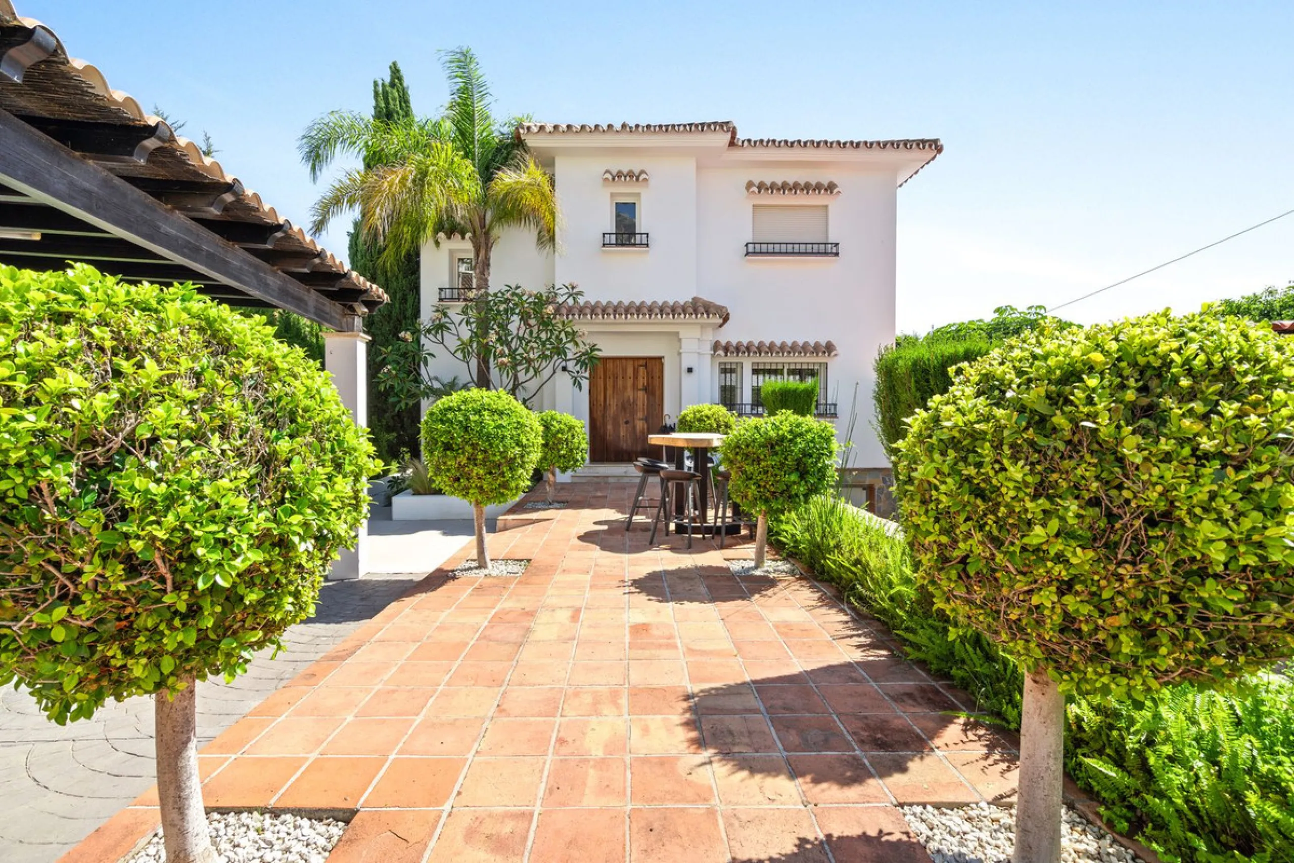 Detached Andalusian-Style Villa in Nueva Andalucía — Walk to Puerto Banús & the Beach