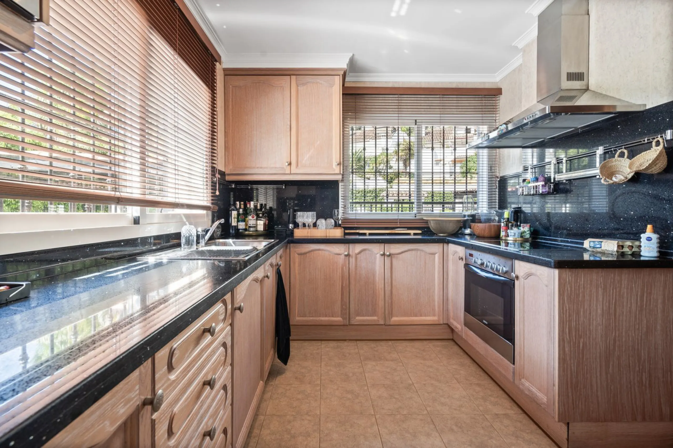 Detached Andalusian-Style Villa in Nueva Andalucía — Walk to Puerto Banús & the Beach