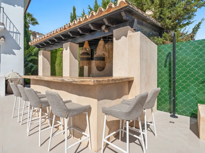 Detached Andalusian-Style Villa in Nueva Andalucía — Walk to Puerto Banús & the Beach