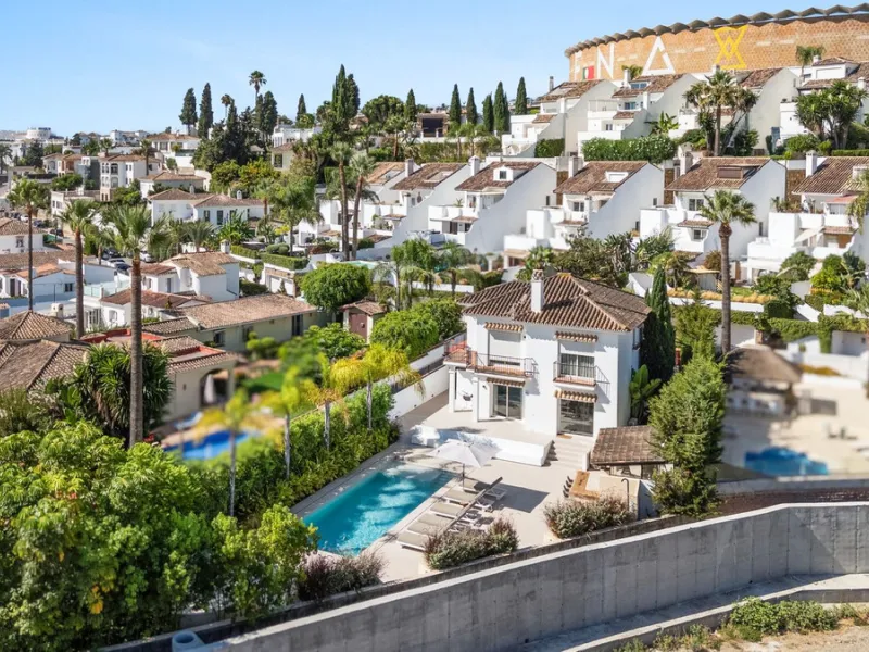 Detached Andalusian-Style Villa in Nueva Andalucía — Walk to Puerto Banús & the Beach
