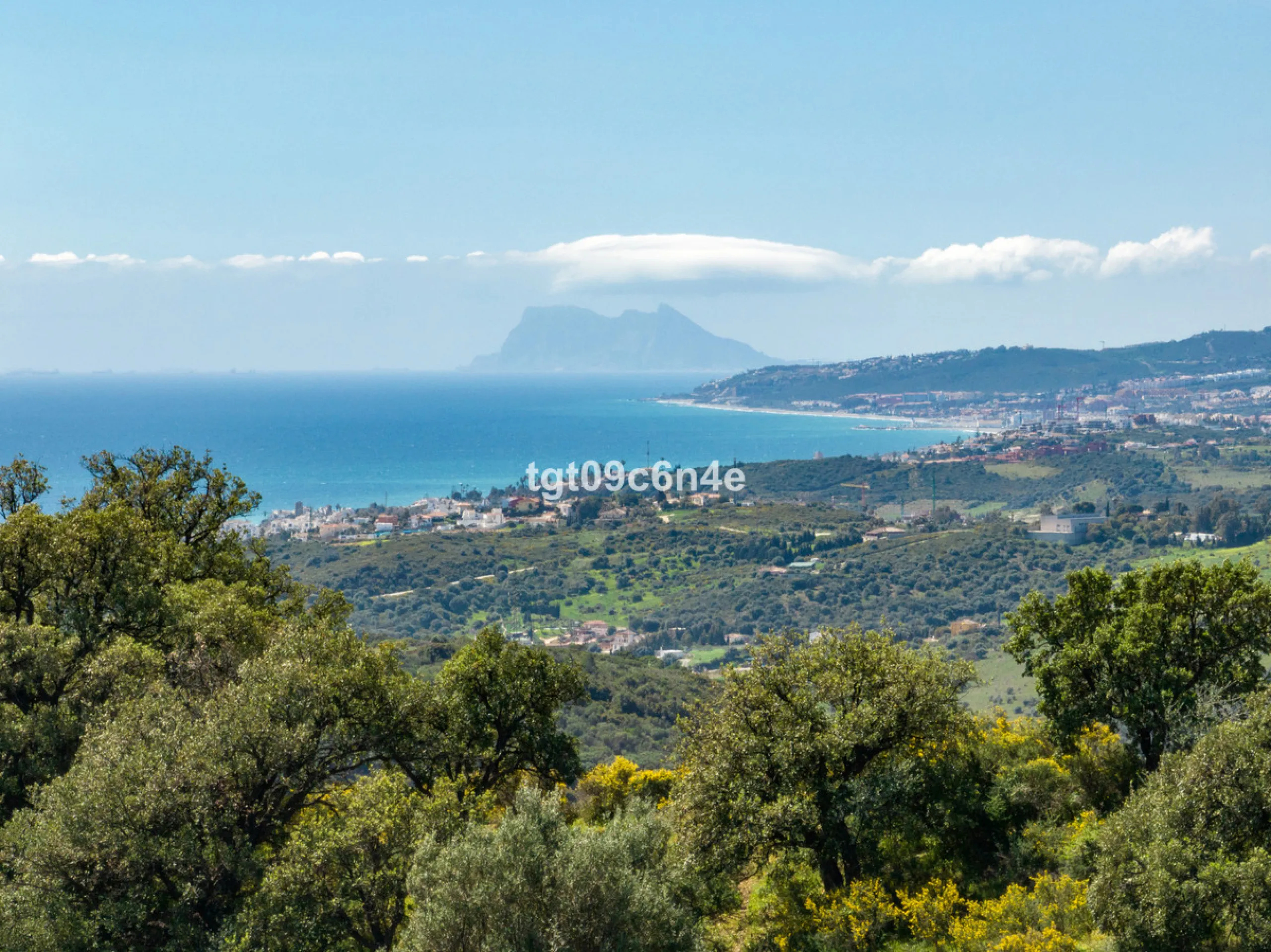 Rustic buildable plot of land for sale very close to Estepona city. Possibility of building a house of up to 500 m2: 250 m2 below ground level (basement floor); ground floor of 125 m2 and upper floor of 125 m2.