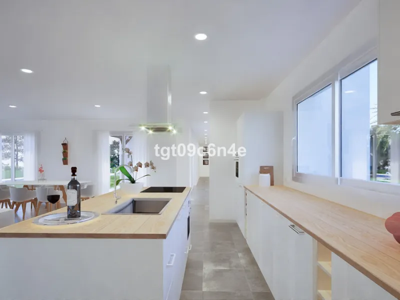 Rustic buildable plot of land for sale very close to Estepona city. Possibility of building a house of up to 500 m2: 250 m2 below ground level (basement floor); ground floor of 125 m2 and upper floor of 125 m2.